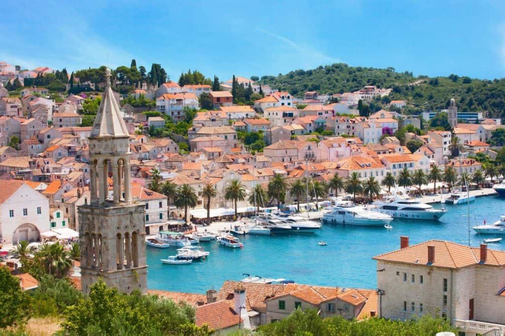 Hvar: združitev zgodovine in narave na potovanju